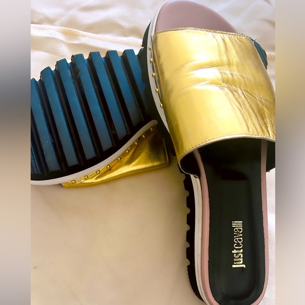 Casual golden sandals